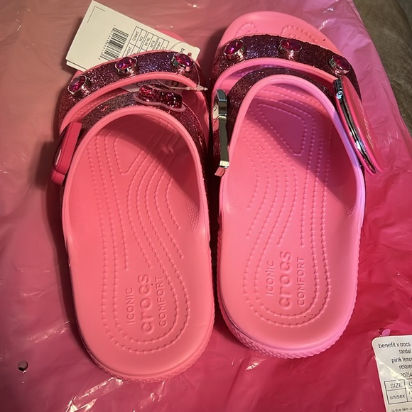 Benefit X Crocs sandals - Picture 5 of 6